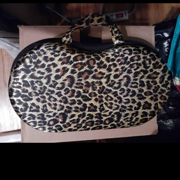 Leopard Bra Shaped Bag - Picture 5 of 8